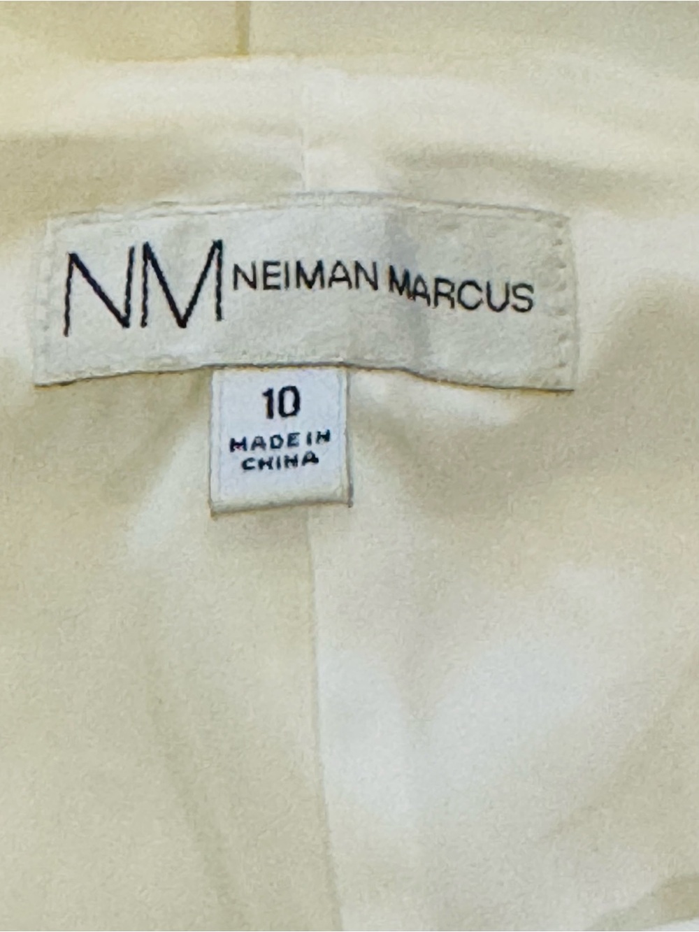 Neiman Marcus Lined Cropped White Ankle Pant - Picture 2 of 9